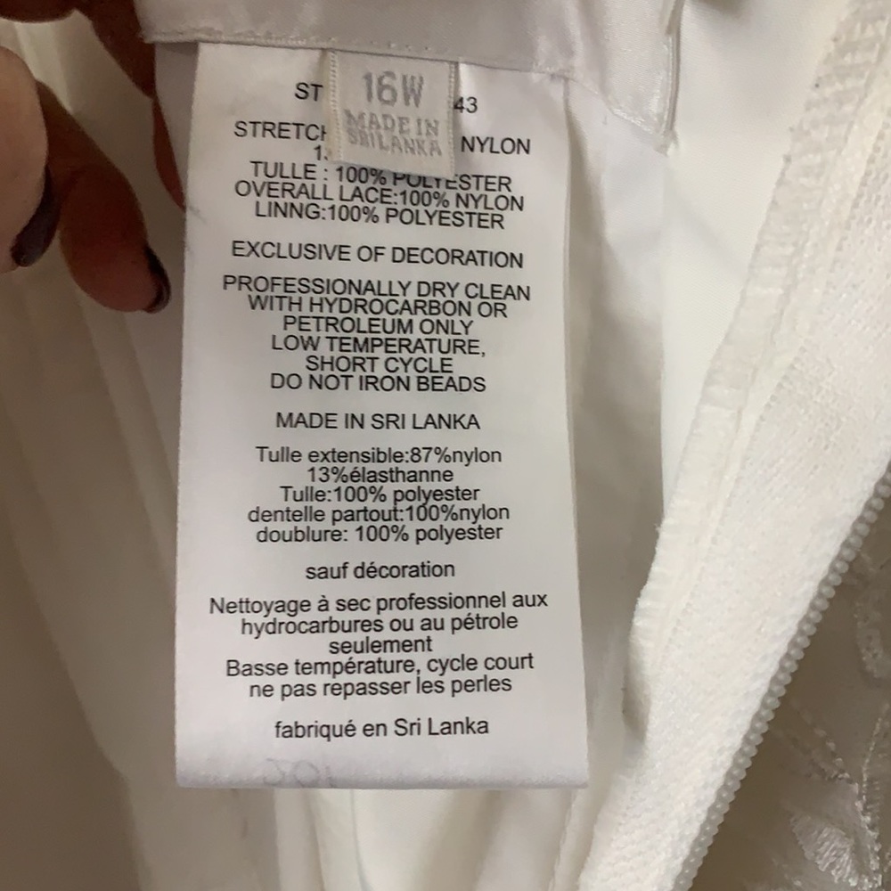 Plus size wedding dress - Picture 11 of 11